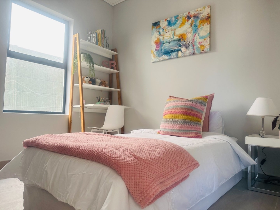 1 Bedroom Property for Sale in Table View Western Cape